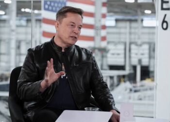 Elon musk acumula fortuna trilhões