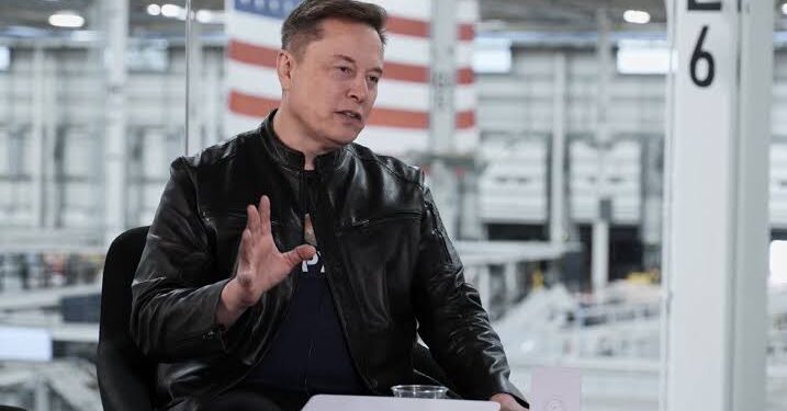 Elon musk acumula fortuna trilhões