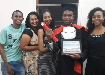 Longe estudos porteiro virou aluno
