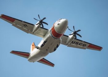 Terremoto devastador eua acionam aviões