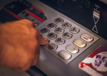 Aposentado percebeu banco descontava seguro