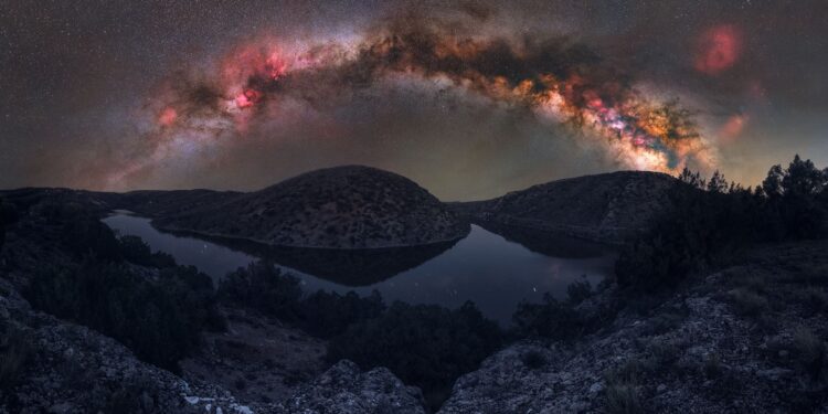 Astrônomos encontraram rio espacial trilhão
