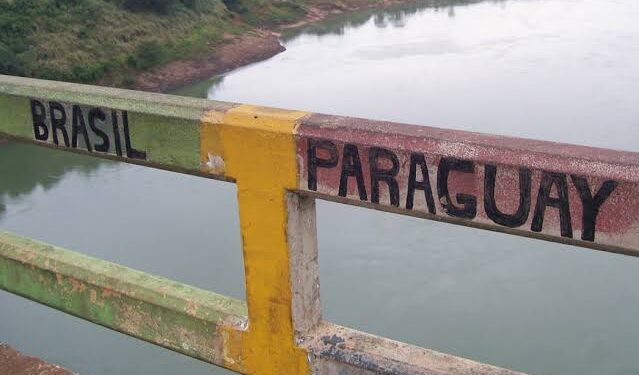 Brasileiros precisam atravessar fronteira comprar