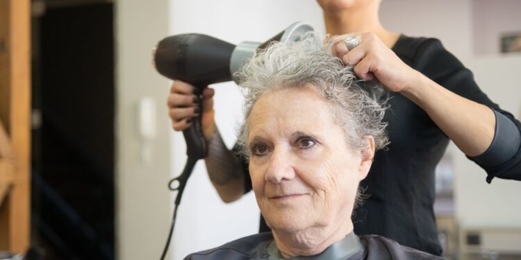 Cabeleireiros revelam erros cabelo deixam