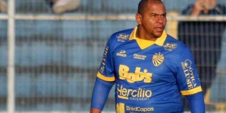 Considerado obeso jogar futebol deu