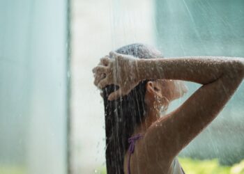 Especialistas explicam lavar cabelo água