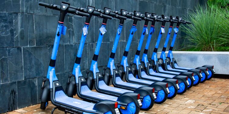 Especialistas revelam patinetes elétricos perigosos