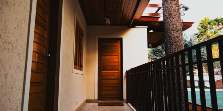Fechar sacada aumenta espaço apartamento