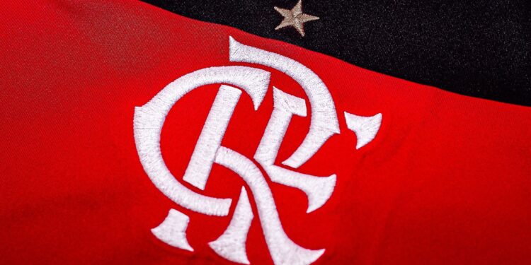 Flamengo acerta reforço espetacular milhões