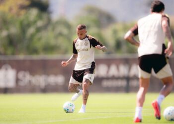 Flamengo encaminha decisão final everton