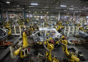 Gigante carros avança demissão mil