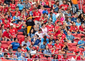 Após confusões, Inter vence o Gre-Nal e está classificado para próxima fase