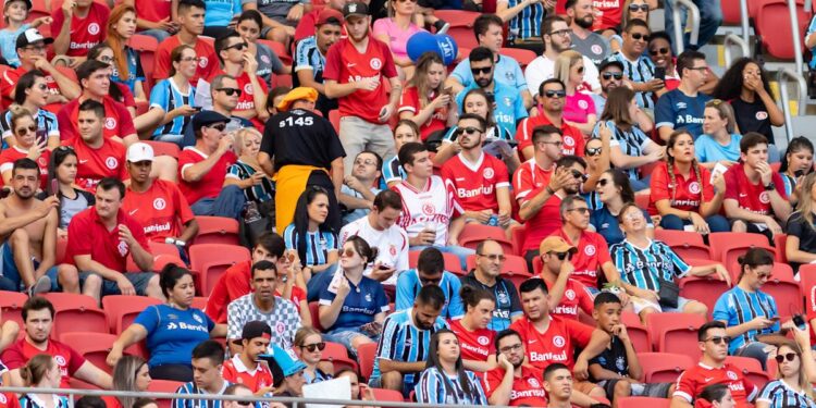 Após confusões, Inter vence o Gre-Nal e está classificado para próxima fase