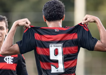 Flamengo surpreende e anuncia novo atacante inesperado