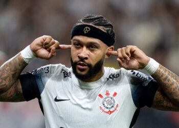 Memphis depay renovou corinthians quanto