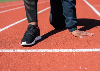 Nike adidas marca tênis destaca