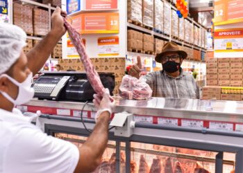 Quanto ganha um açougueiro nos mercados Assaí, Atacadão e Carrefour?