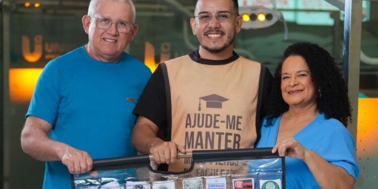 Pai percorreu cidades vendendo adesivos