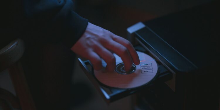 DVD Maldito: a lenda urbana que assustou os brasileiros no domingo