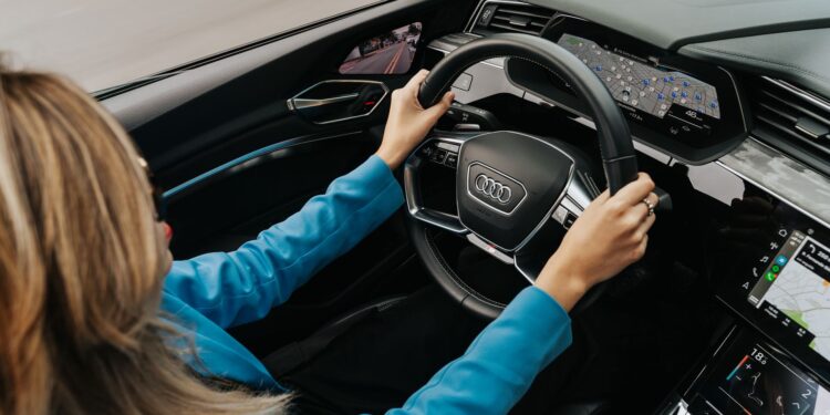 Com quase 500km de autonomia, novo Audi elétrico chega ao mercado