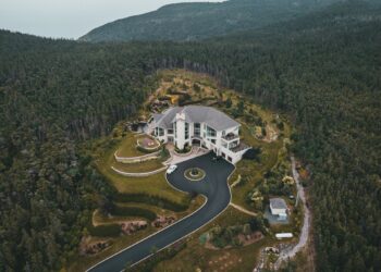 Por dentro da maior mansão do Brasil: suíte de luxo e no valor de R$ 1 bilhão