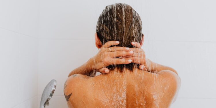 Mitos da higiene: lavar o cabelo todos os dias é bom ou ruim?