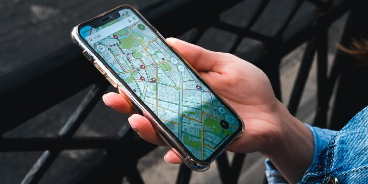Especialistas revelam qual o melhor aplicativo de GPS: Waze ou Maps