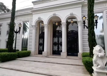 Dentro mansão milionária apresentador cinema