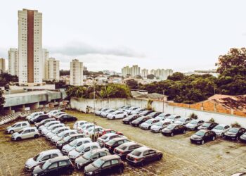 Quanto custa carro popular garagem