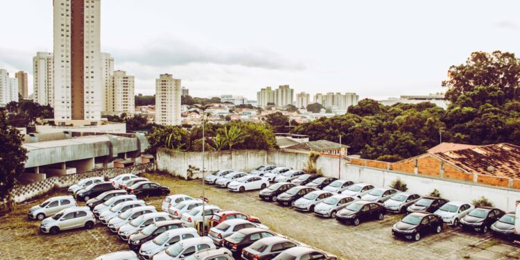 Quanto custa carro popular garagem