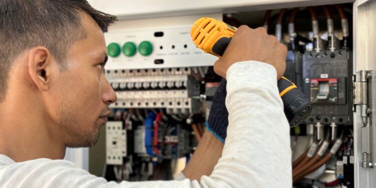 Quanto ganha eletricista brasil profissão