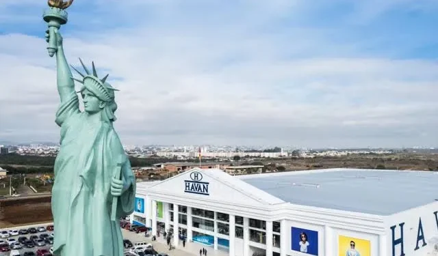 Símbolo havan estátua liberdade metros