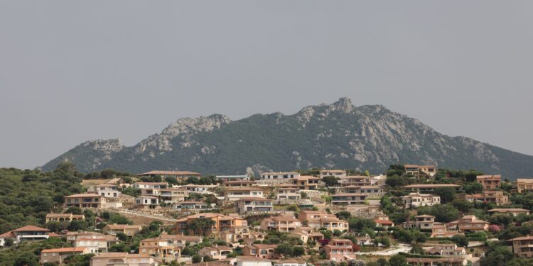 Vilas italianas mil habitantes procuram