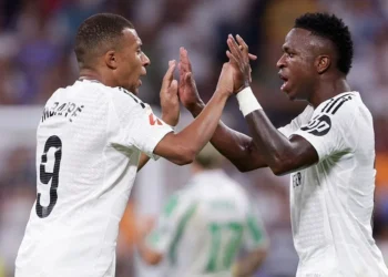 Enquanto Vini Jr pediu novo salário de rei, Mbappé ganha muito mais no Real Madrid