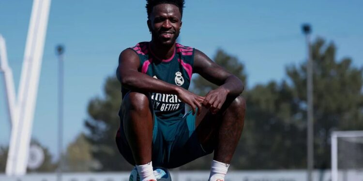 Ídolo do Real Madrid informa decisão de Vini Jr