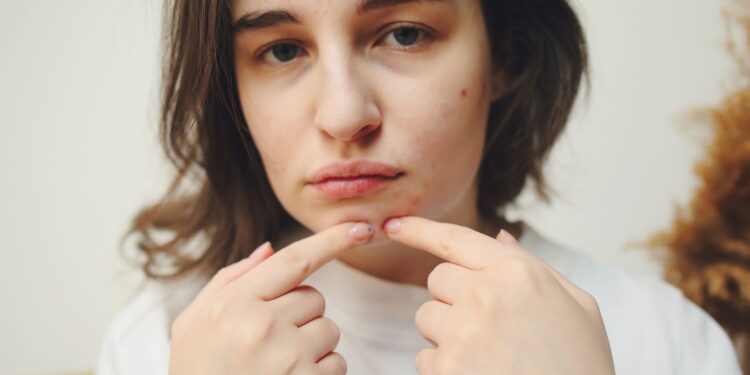 Adolescente segue dicas influenciadores tentar