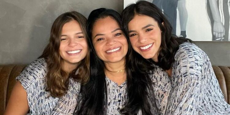 Irmã bruna marquezine surge foto