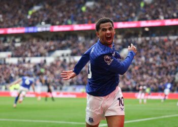 Atacante deixa premier league acerta