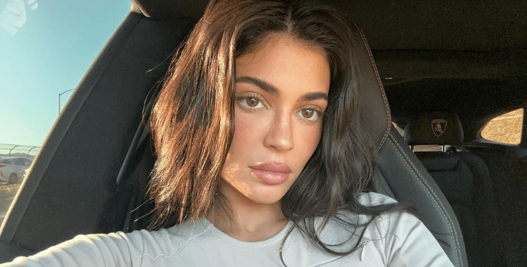 Kylie jenner vende mansão milhões