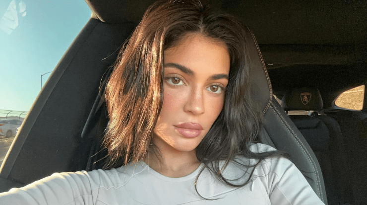 Kylie jenner vende mansão milhões