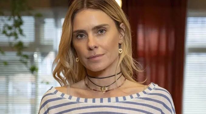 Carolina dieckmann vive longe dois