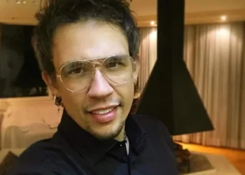 Kiko klb deixa palcos lado
