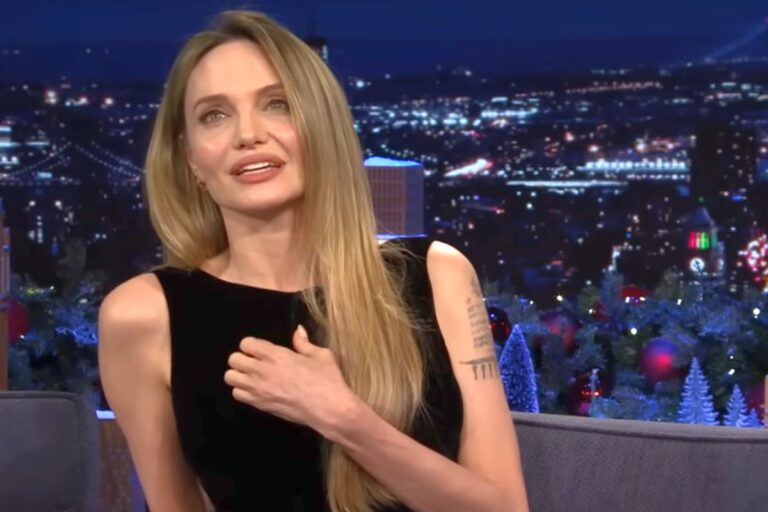 Angelina jolie coloca mansão milhões