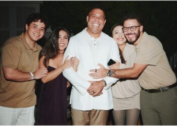 Ronaldo fenômeno reúne quatro filhos