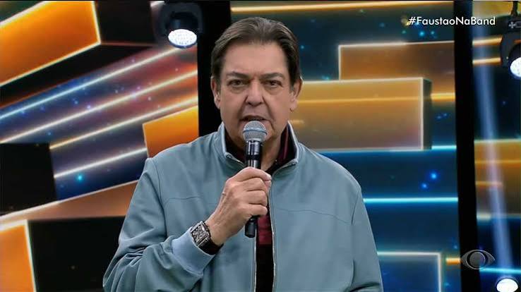 Faustão bate martelo voltar