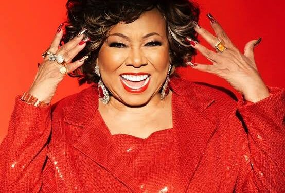 Alcione dona mansão piscina espaço