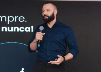 Quase falir empresário criou consultoria