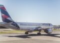 Avião latam sobrevoa três região