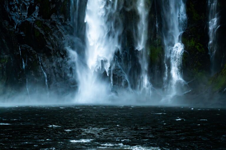 Cachoeira localizada debaixo oceano formada