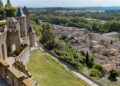 Cercada muralhas gigantes medieval parece